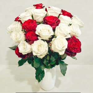 bouquet de roses rouges et blanches