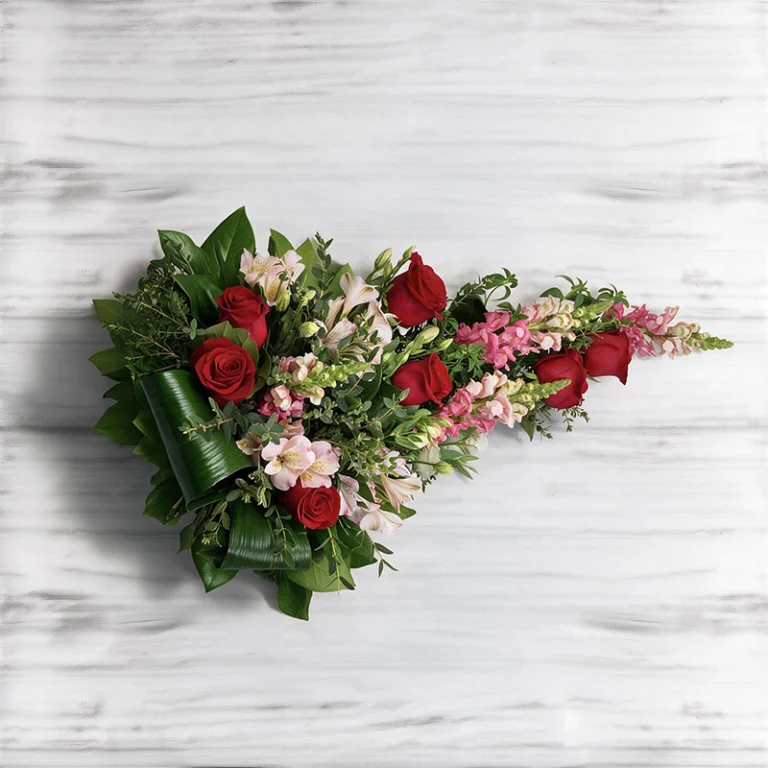 Gerbe piquée de fleurs de saison 60cm rouge livraison