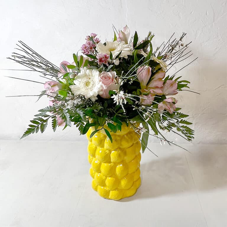 bouquet dans le vase citron