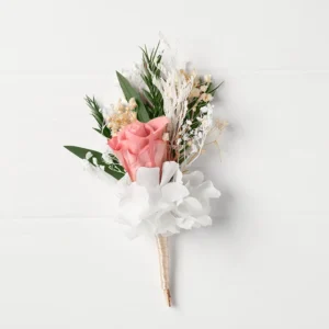boutonnière rose poudrée