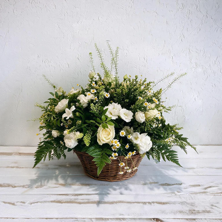 Panier de fleurs de saison 35cm blanc